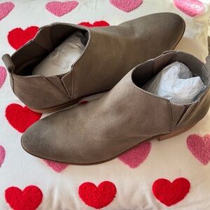 Elegant Taupe BP Ankle Boots Size 9 1/2